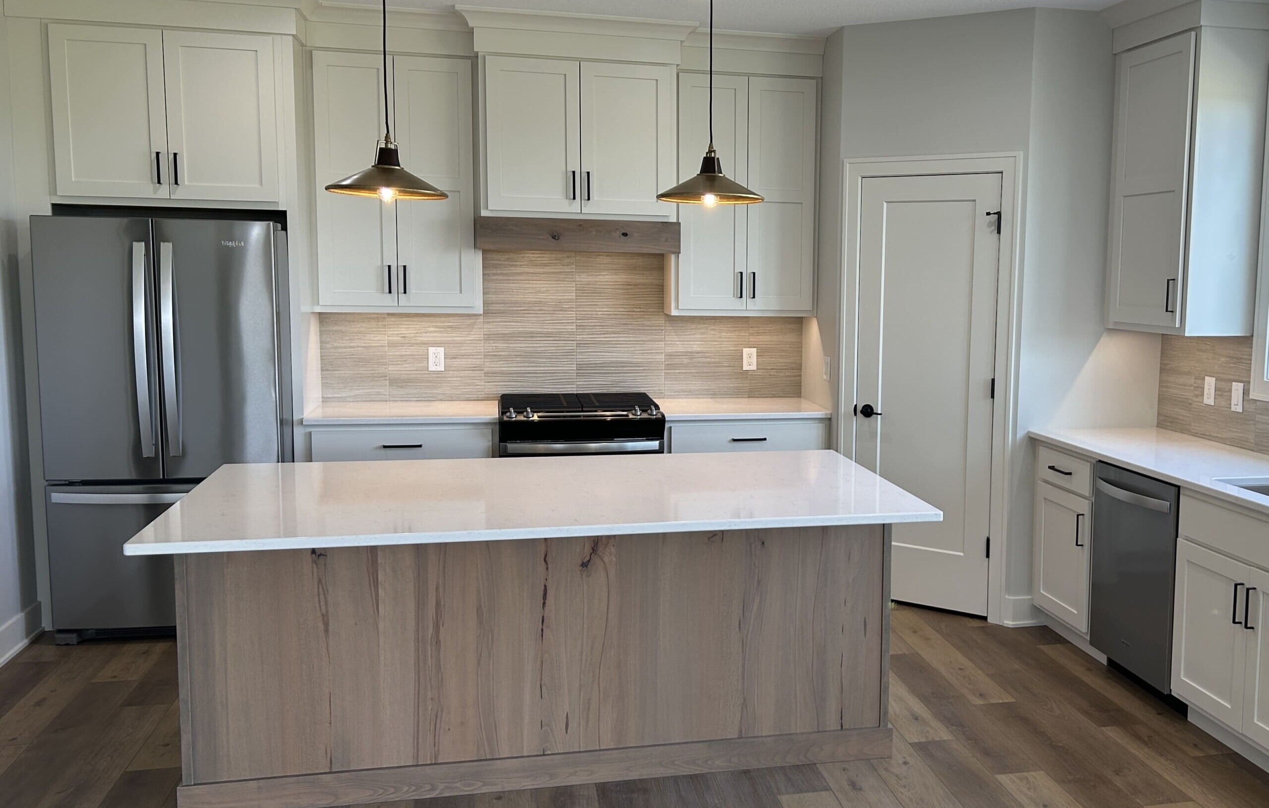 Savannah15, PG-HD, Shoji White & Rustic Beech, Almond